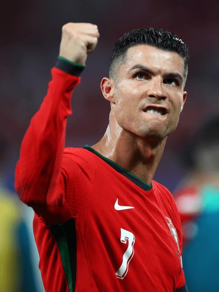 World Cup Qualifying Roundup: Portugal’s Ronaldo Extends Goal-Scoring Record   