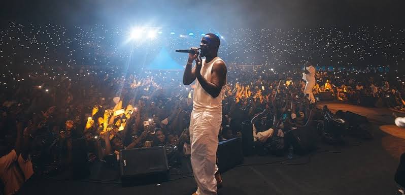 Sarkodie Defies Rain To Thrill Fans At Rapperholic Kumasi Concert   