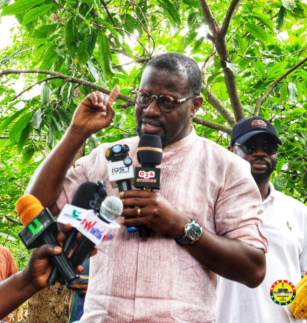 “Produce Evidence In 48 Hours Or Stop Hiding Behind National Security” – Annoh-Dompreh Fires Back At Bono Minister Over Cocoa Smuggling Claims   